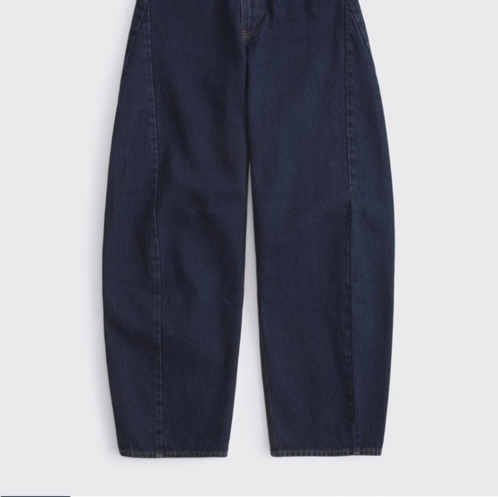 The It Jean: Abercrombie Mid-Rise Barrel Leg - So Chic! - Picture 5 of 8